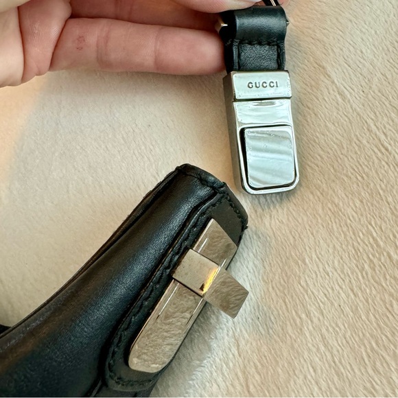 GUCCI (100% Authentic)- Classic Black Leather Front Zip Pocket Shoulder Bag - Picture 9 of 16